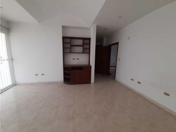 Casa de dos pisos en venta - Barrio Las Mercedes Palmira Valle