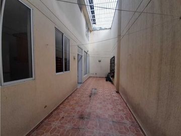 Casa de dos pisos en venta - Barrio Las Mercedes Palmira Valle