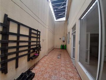 Casa de dos pisos en venta - Barrio Las Mercedes Palmira Valle