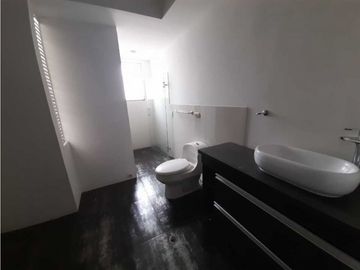Casa de dos pisos en venta - Barrio Las Mercedes Palmira Valle