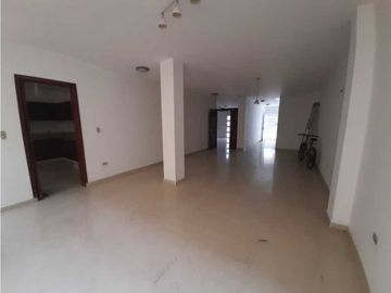 Casa de dos pisos en venta - Barrio Las Mercedes Palmira Valle