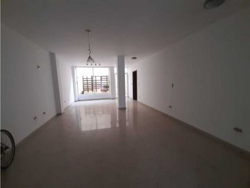 Casa de dos pisos en venta - Barrio Las Mercedes Palmira Valle