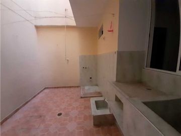 Casa de dos pisos en venta - Barrio Las Mercedes Palmira Valle