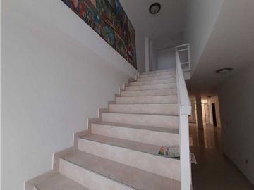 Casa de dos pisos en venta - Barrio Las Mercedes Palmira Valle