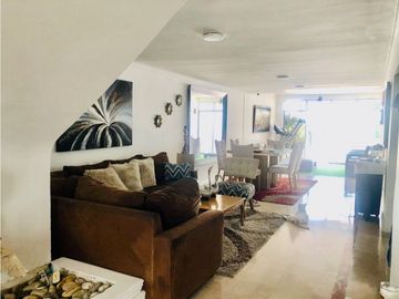 SE VENDE ESPECTACULAR CASA INDEPENDIENTE CON PISCINA EN LA CUMBRE
