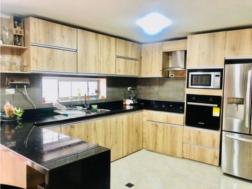 SE VENDE ESPECTACULAR CASA INDEPENDIENTE CON PISCINA EN LA CUMBRE