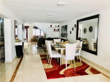 SE VENDE ESPECTACULAR CASA INDEPENDIENTE CON PISCINA EN LA CUMBRE