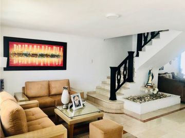 SE VENDE ESPECTACULAR CASA INDEPENDIENTE CON PISCINA EN LA CUMBRE