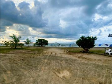 EN VENTA HERMOSA CASA EN CARTAGENA EN CONDOMINIO CON PLAYA PRIVADA