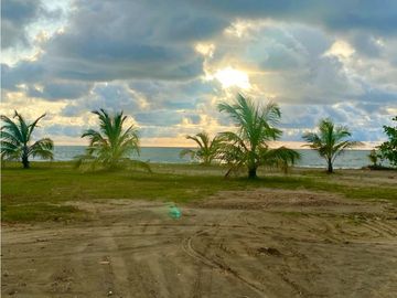 EN VENTA HERMOSA CASA EN CARTAGENA EN CONDOMINIO CON PLAYA PRIVADA