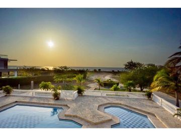 EN VENTA HERMOSA CASA EN CARTAGENA EN CONDOMINIO CON PLAYA PRIVADA