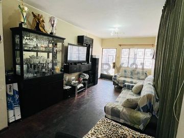 Vendo Casa de 3 Pisos en San Martín de Porres – Ideal para Inversionistas