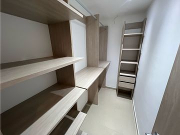 SE VENDE EXCLUSIVO Y AMPLIO APARTAMENTO EL PORTAL DE GENOVES
