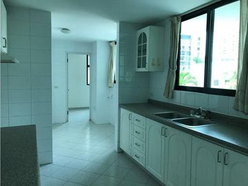 MARBELLA / PH BRISAS DE MARBELLA / 220m2 / 4 HABITACIONES