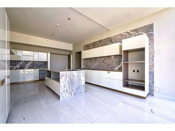 SEA CONFIABLE VENDE APARTAMENTO PH MAISON BY FENDI CASA