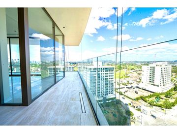 SEA CONFIABLE VENDE APARTAMENTO PH MAISON BY FENDI CASA