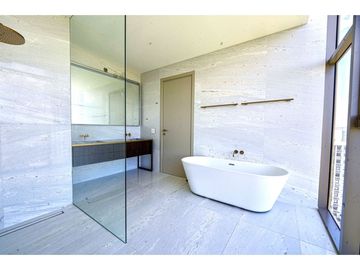 SEA CONFIABLE VENDE APARTAMENTO PH MAISON BY FENDI CASA