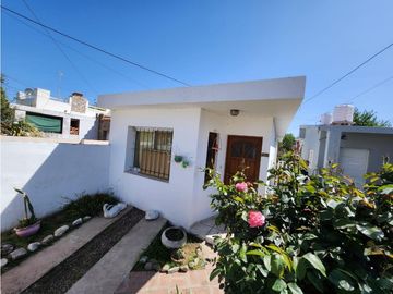 VENTA DE TRES CASAS CÉNTRICAS EN CAPILLA DEL MONTE