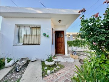 VENTA DE TRES CASAS CÉNTRICAS EN CAPILLA DEL MONTE