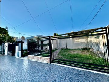 VENTA DE TRES CASAS CÉNTRICAS EN CAPILLA DEL MONTE