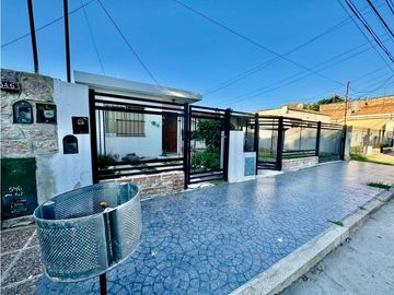 VENTA DE TRES CASAS CÉNTRICAS EN CAPILLA DEL MONTE
