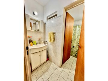 VENTA DE TRES CASAS CÉNTRICAS EN CAPILLA DEL MONTE