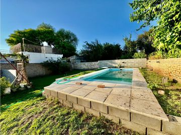 VENTA DE TRES CASAS CÉNTRICAS EN CAPILLA DEL MONTE