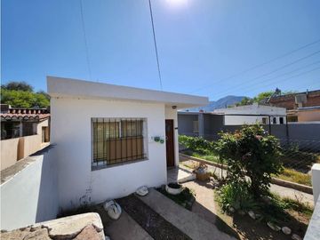 VENTA DE TRES CASAS CÉNTRICAS EN CAPILLA DEL MONTE