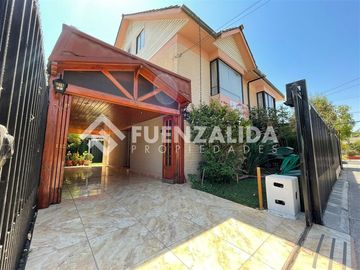 Casa en Venta en Alcazar Oriente con Liquidambar