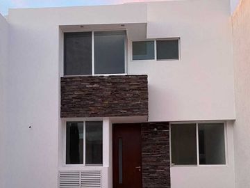CASA EN VENTA EN CONDOMINIO BOSQUE SERENO AL PONIENTE DE AGUASCALIENTES