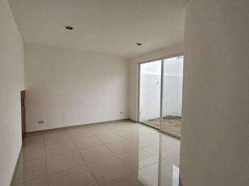 CASA EN VENTA EN CONDOMINIO BOSQUE SERENO AL PONIENTE DE AGUASCALIENTES