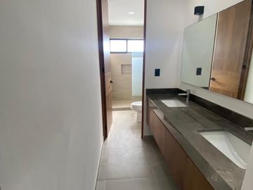 CASA EN VENTA EN PRIVADA CON AMENIDADES MERIDA CONKAL