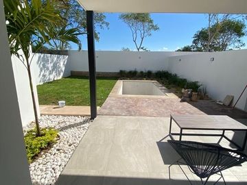 CASA EN VENTA EN PRIVADA CON AMENIDADES MERIDA CONKAL