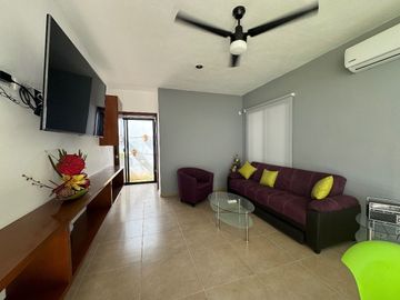 Casa de 2 recamaras con amplio jardín y piscina de una planta en Cholul.