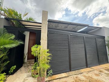 Casa de 2 recamaras con amplio jardín y piscina de una planta en Cholul.