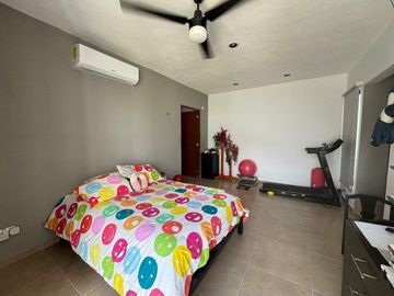 Casa de 2 recamaras con amplio jardín y piscina de una planta en Cholul.