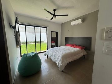 Casa de 2 recamaras con amplio jardín y piscina de una planta en Cholul.