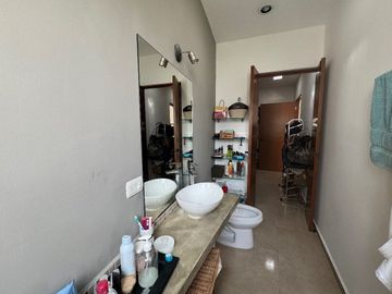 Casa de 2 recamaras con amplio jardín y piscina de una planta en Cholul.