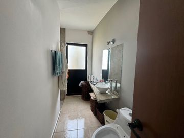 Casa de 2 recamaras con amplio jardín y piscina de una planta en Cholul.