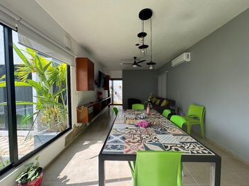 Casa de 2 recamaras con amplio jardín y piscina de una planta en Cholul.
