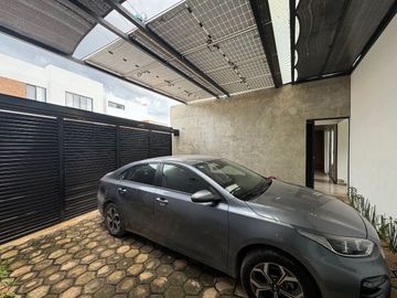 Casa de 2 recamaras con amplio jardín y piscina de una planta en Cholul.