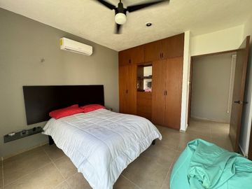 Casa de 2 recamaras con amplio jardín y piscina de una planta en Cholul.