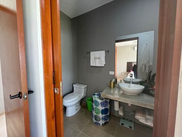 Casa de 2 recamaras con amplio jardín y piscina de una planta en Cholul.