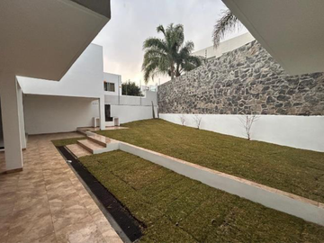 CASA EN VENTA LOMAS DE GRAN JARDIN