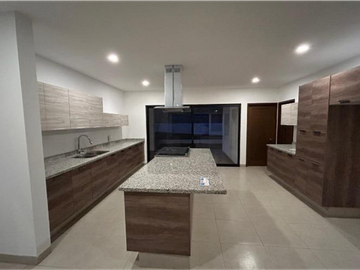 CASA EN VENTA LOMAS DE GRAN JARDIN