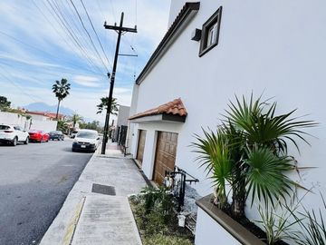 Casa en Venta, Estricta Seguridad, 4 Recámaras, Cumbres, Monterrey, Nuevo León