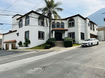Casa en Venta, Estricta Seguridad, 4 Recámaras, Cumbres, Monterrey, Nuevo León