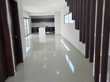 CASA EN VENTA CON ALBERCA FRACC. LA RIOJA, Riviera veracruzana