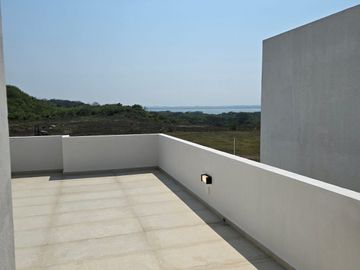 CASA EN VENTA CON ALBERCA FRACC. LA RIOJA, Riviera veracruzana