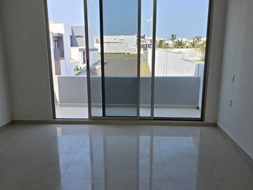CASA EN VENTA CON ALBERCA FRACC. LA RIOJA, Riviera veracruzana